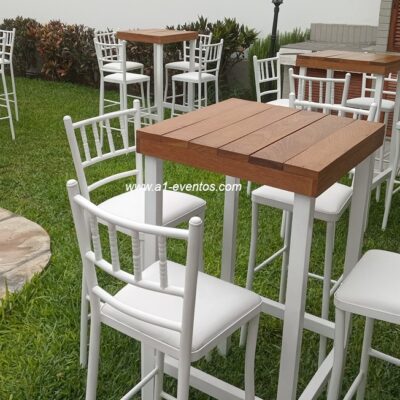 Modelo madera con 04 Sillas